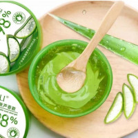 Simu Aloe Vera Gel เจลว่านหางจระเข้ ขนาด 300 กรัม บรรจุ แพ็ค ชิ้นร้านค้าเครื่องสำอางค์ ขายเครื่องสำอาง สกินแคร์ ครีมกันแดด และเคาท์เตอร์แบรนด์ กว่า 2000 รายการ ของแท้ 100% เว็บเครื่องสำอาง ไอเท็มความงาม